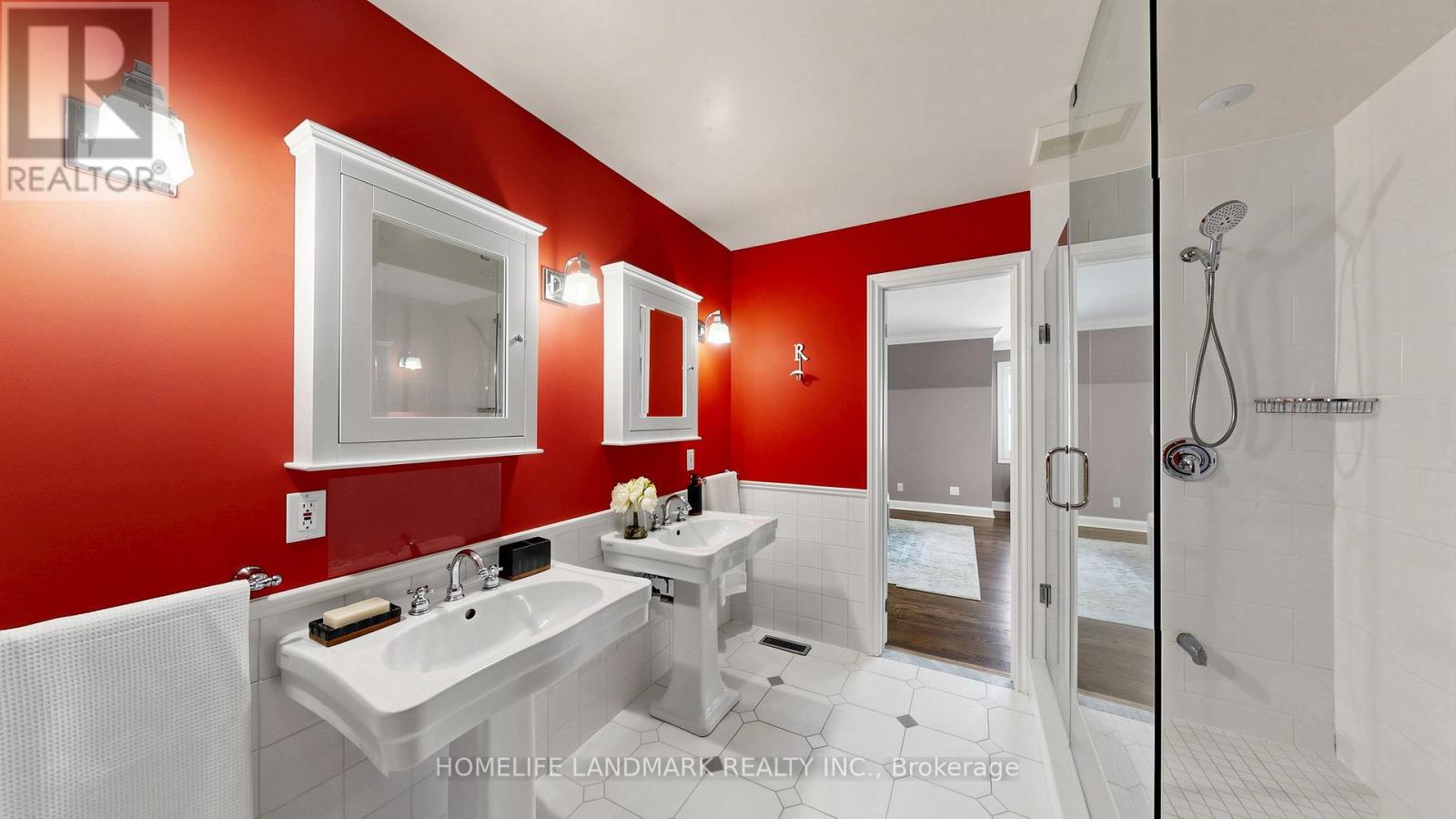 27 QUINCY CRESCENT - 24