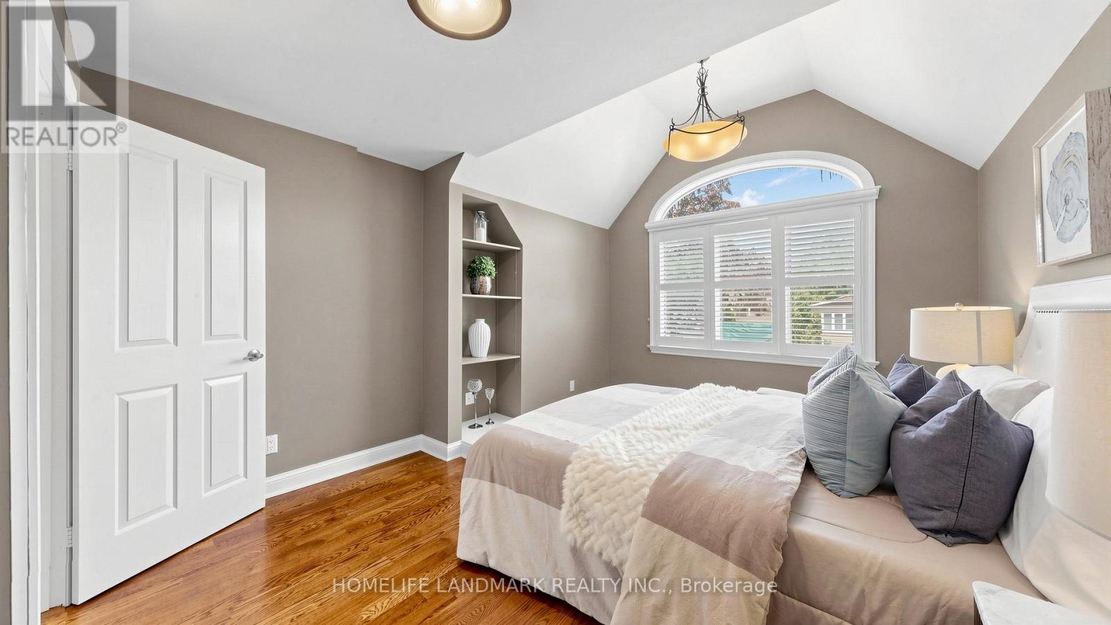 27 QUINCY CRESCENT - 28