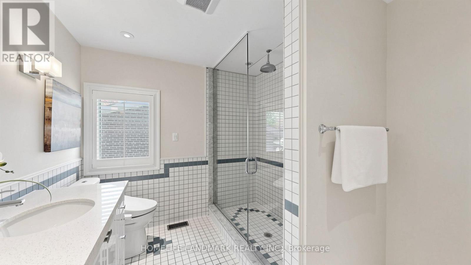 27 QUINCY CRESCENT - 31