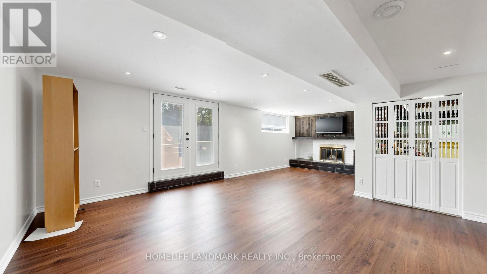 27 QUINCY CRESCENT - 32