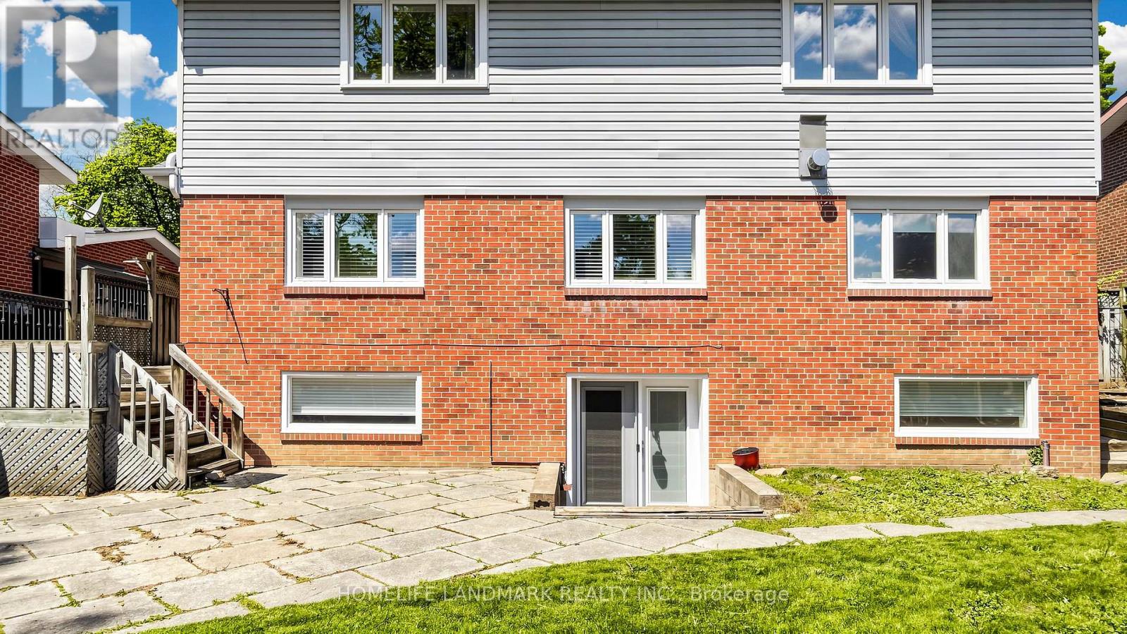 27 QUINCY CRESCENT - 35