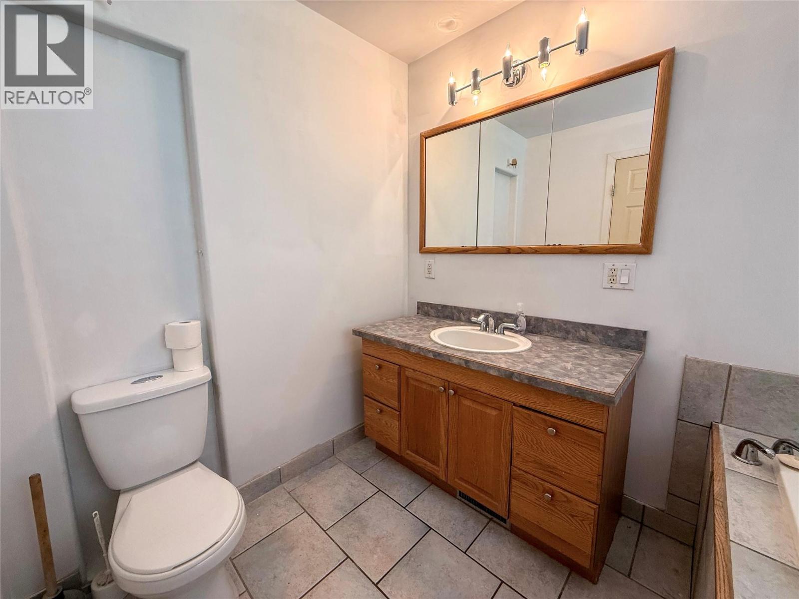 157 Crescent Street, Castlegar