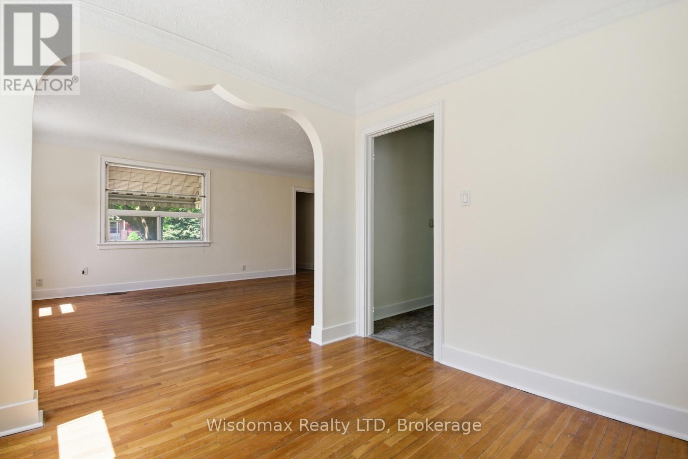 108 QUEEN STREET S - 16
