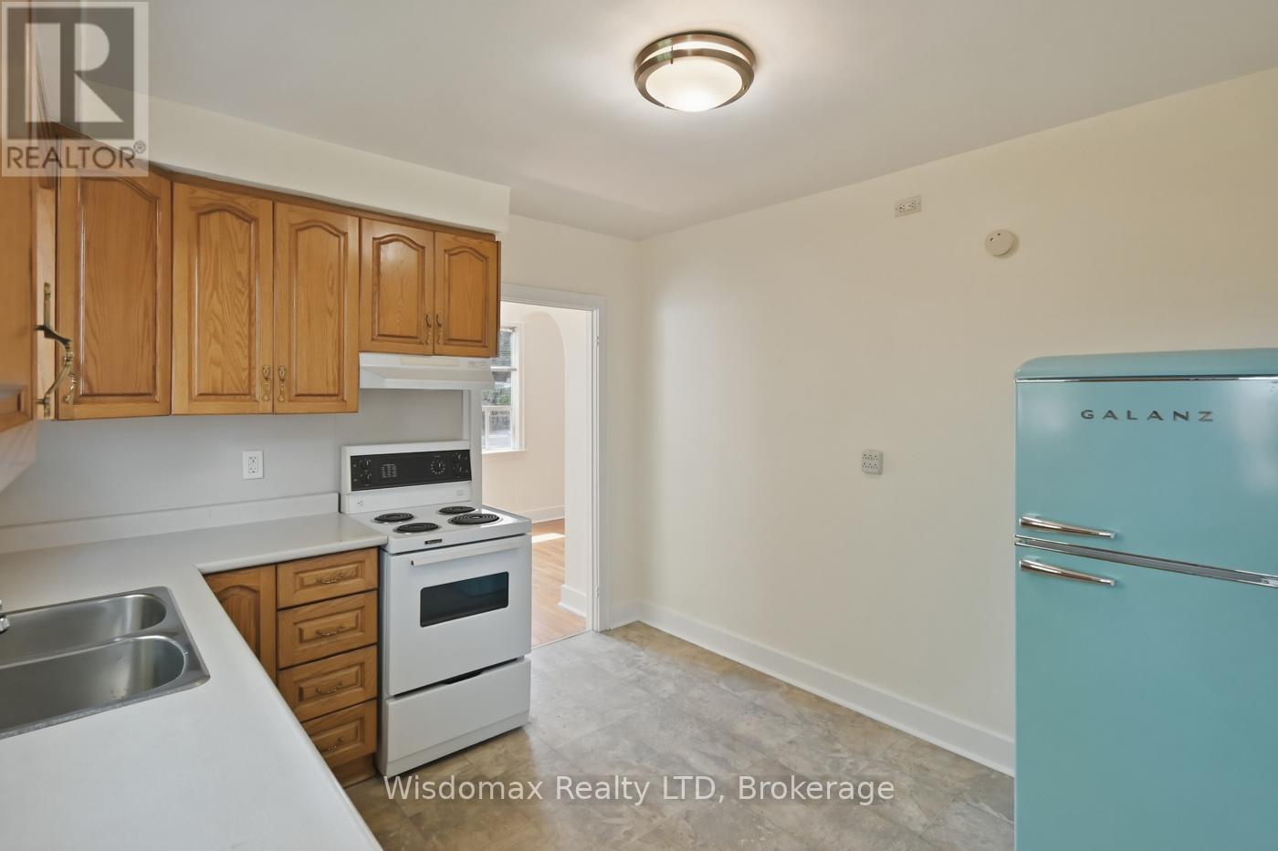 108 QUEEN STREET S - 17