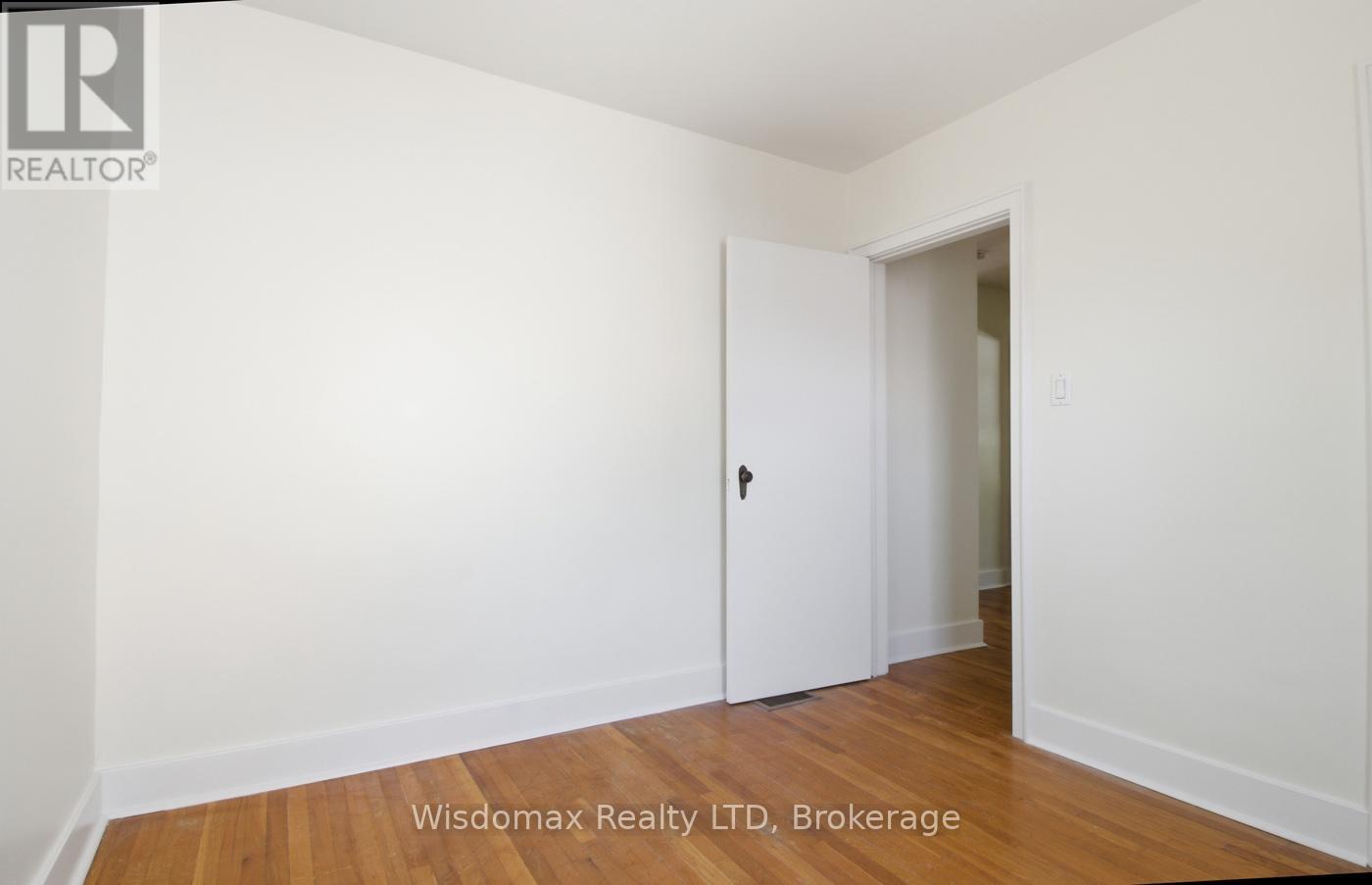 108 QUEEN STREET S - 21
