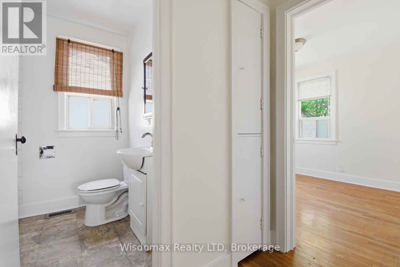 108 QUEEN STREET S - 24