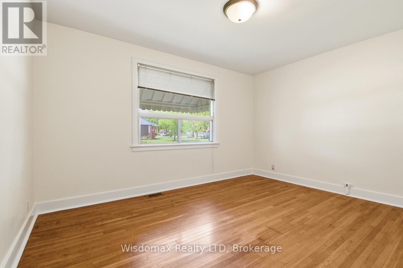 108 QUEEN STREET S - 25