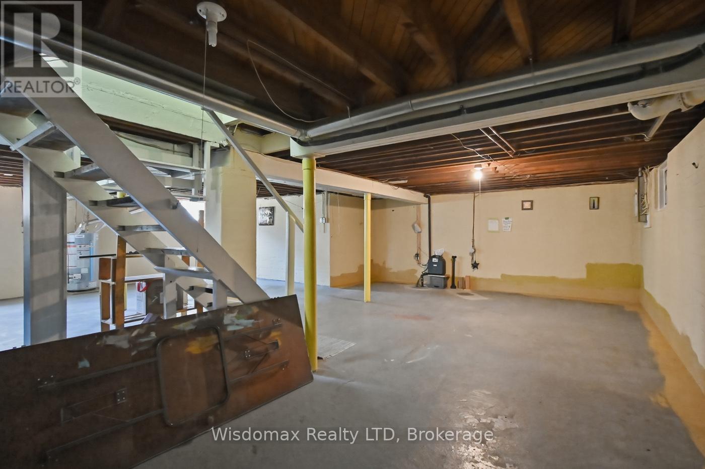 108 QUEEN STREET S - 27