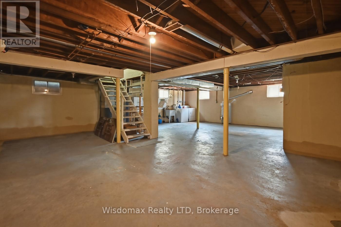 108 QUEEN STREET S - 28