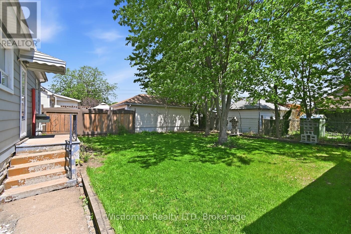 108 QUEEN STREET S - 31