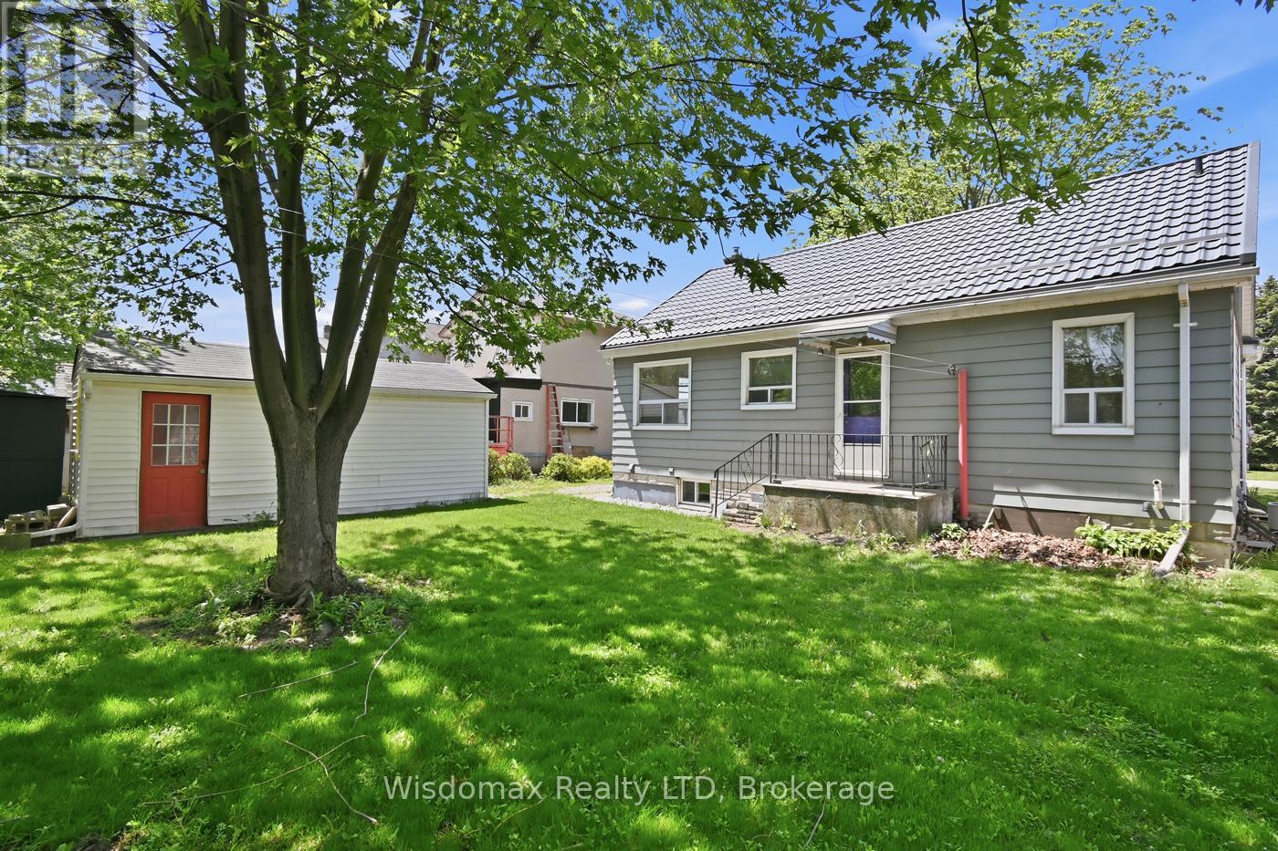 108 QUEEN STREET S - 32