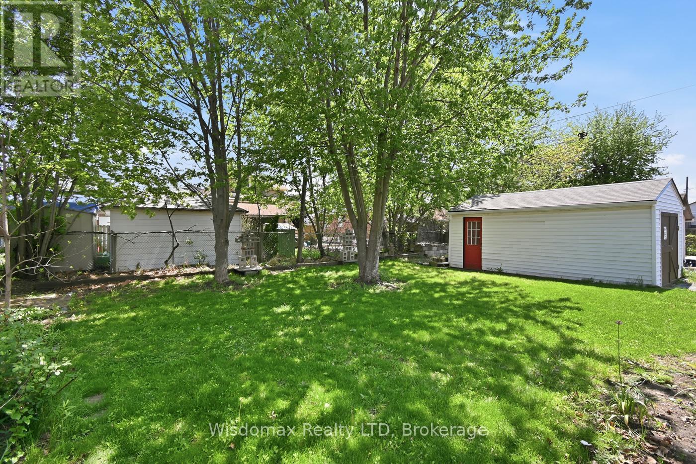 108 QUEEN STREET S - 33