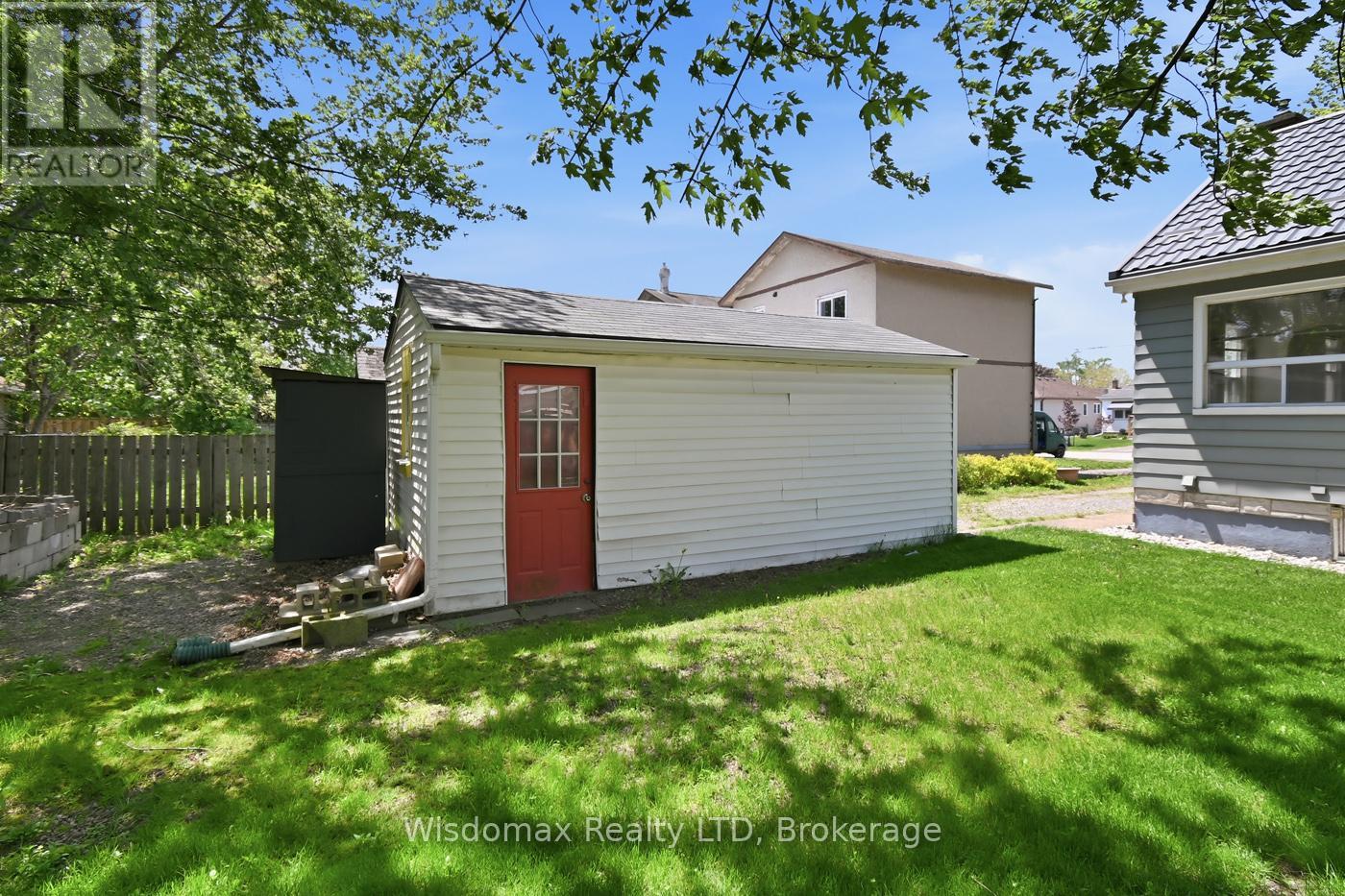 108 QUEEN STREET S - 35