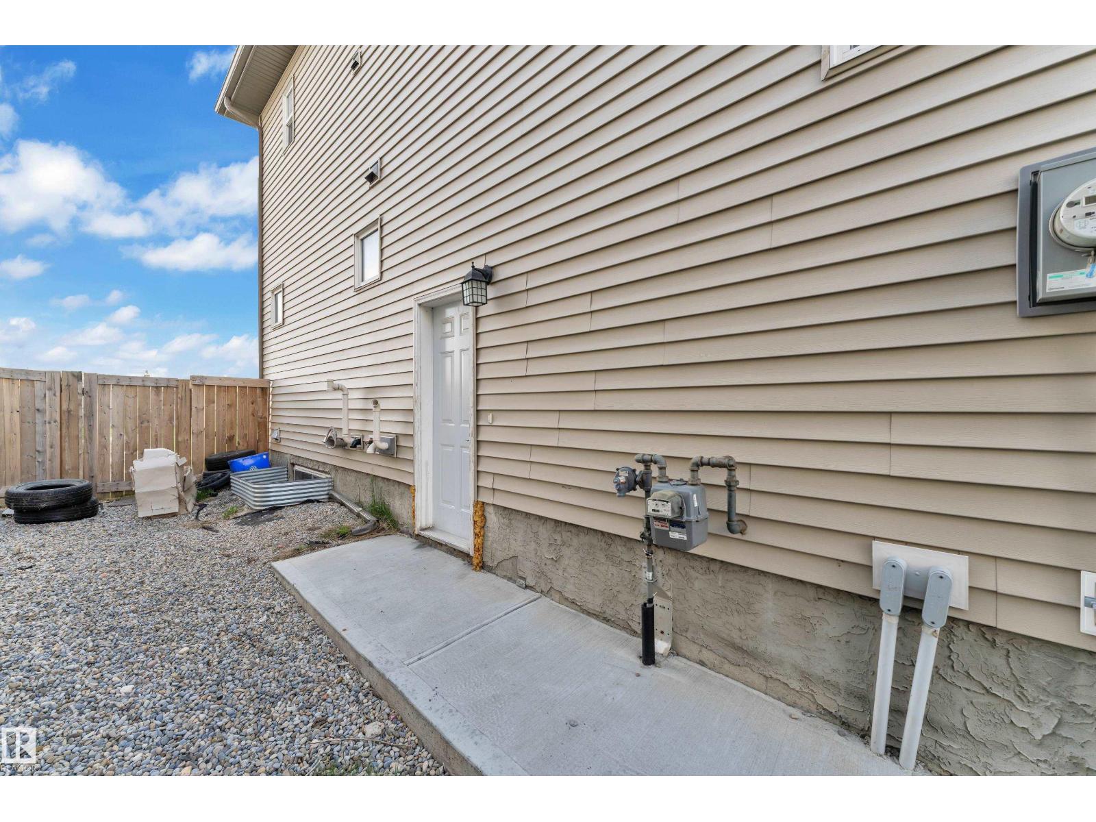 3319 11 AV NW - 38