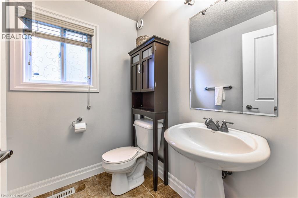 455 WESTCROFT Drive, Waterloo, Ontario, N2T3A1 — Photo 8