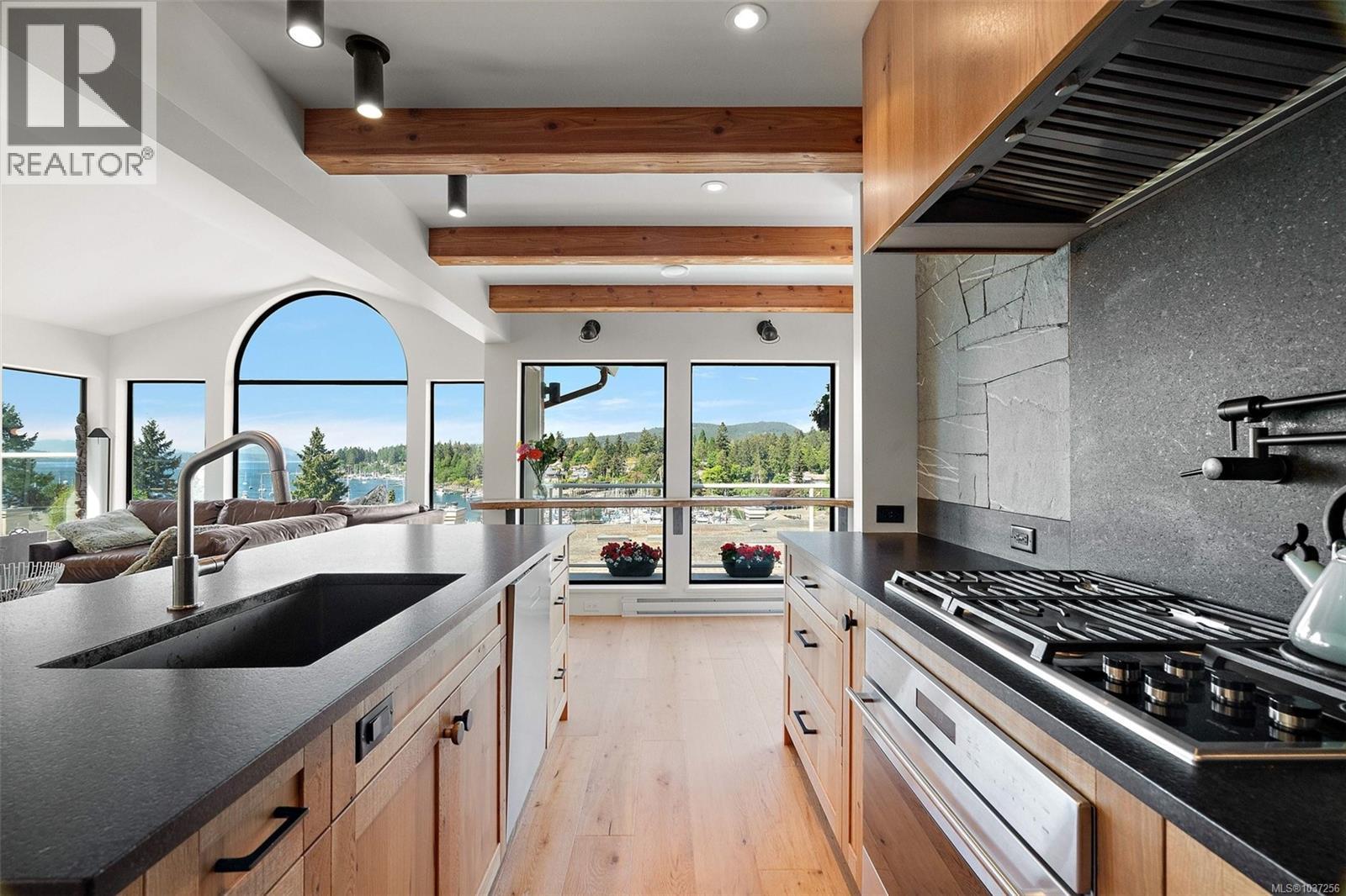 702 6880 Wallace Dr, Central Saanich