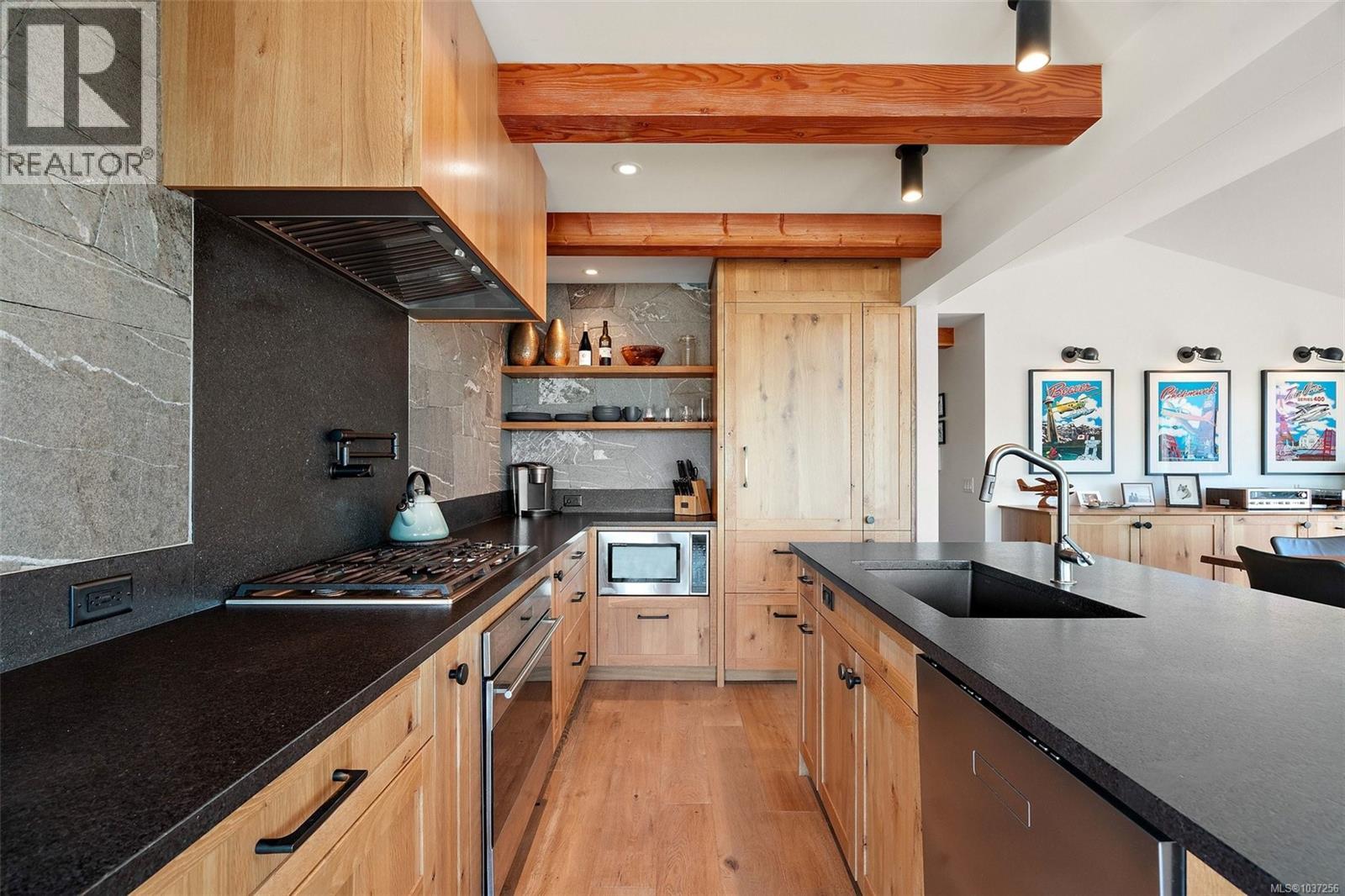 702 6880 Wallace Dr, Central Saanich