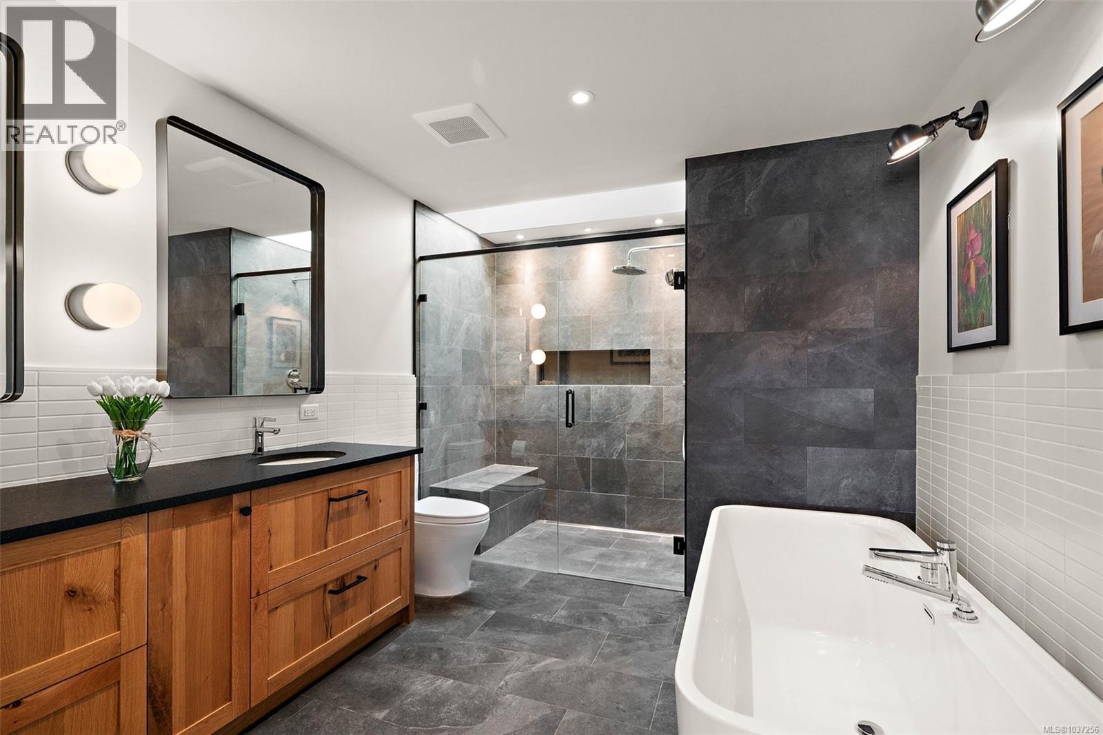 702 6880 Wallace Dr, Central Saanich