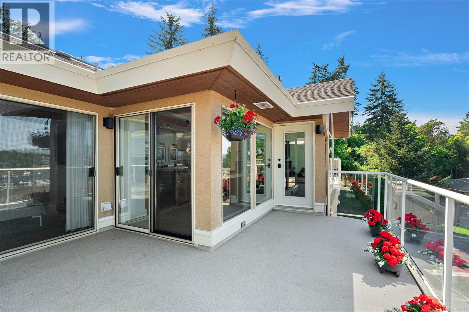 702 6880 Wallace Dr, Central Saanich