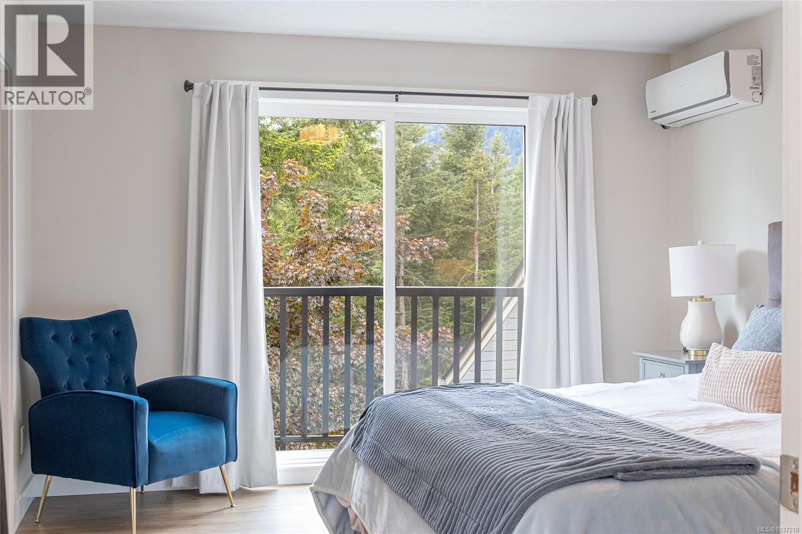 3729 Panorama Cres - 24