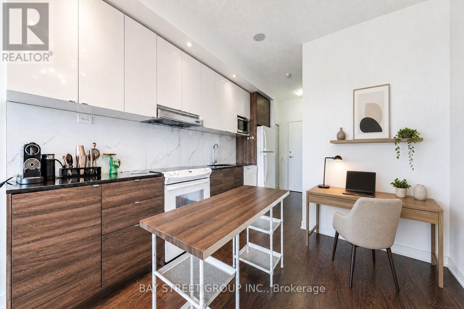 #2906 121 MCMAHON DRIVE - 10