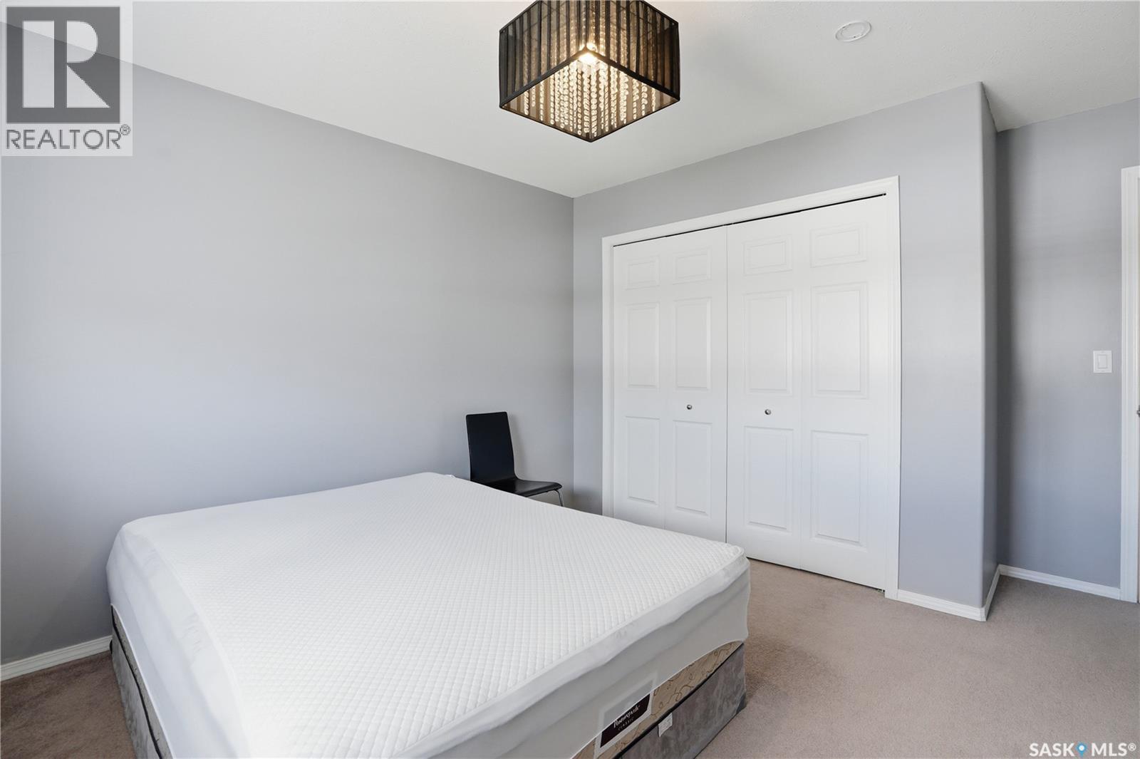 #18 410 Keevil CRESCENT - 23