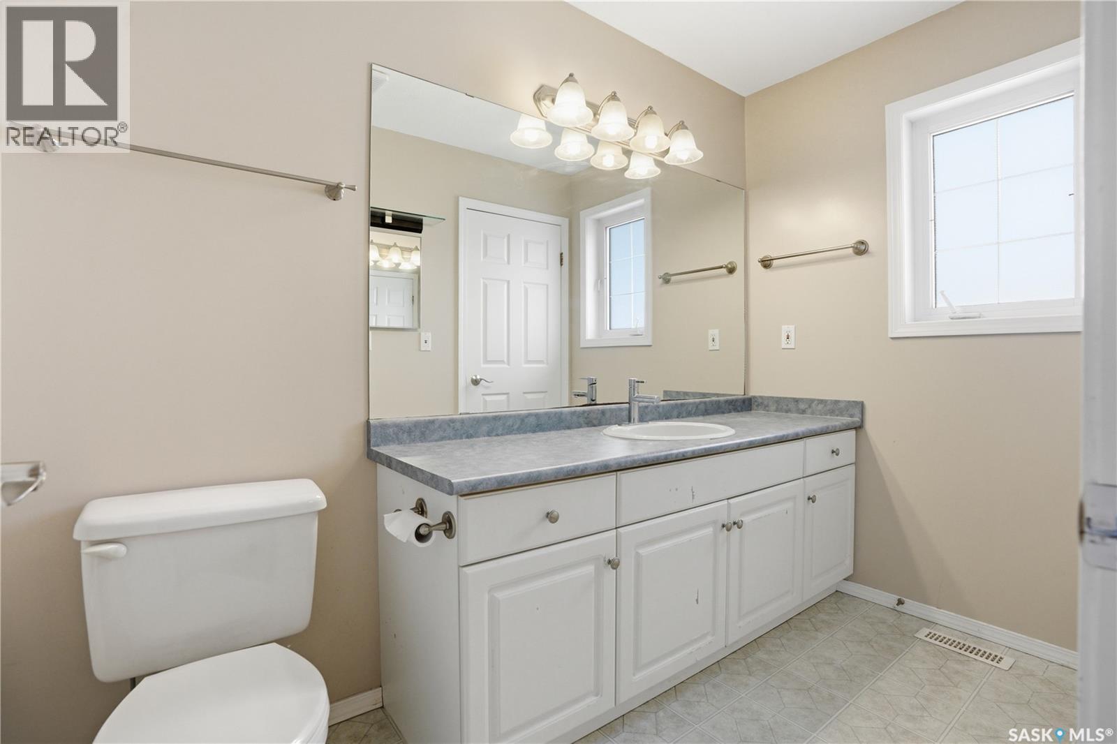 #18 410 Keevil CRESCENT - 20