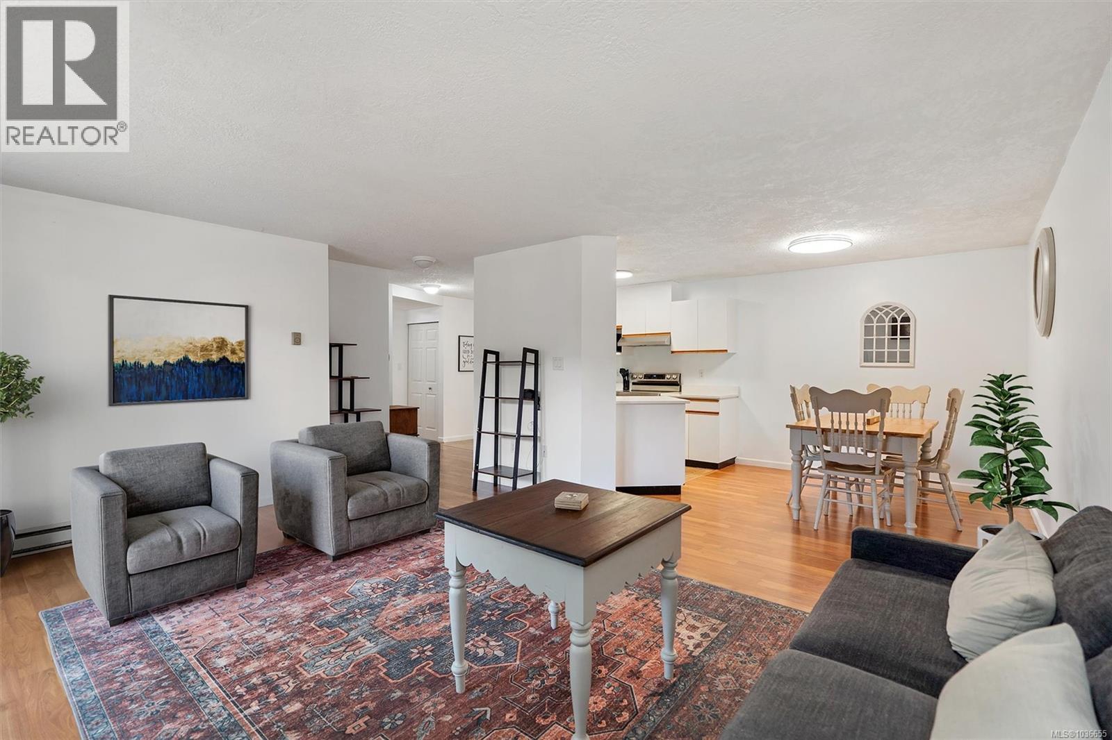 105 1055 Hillside Ave, Victoria