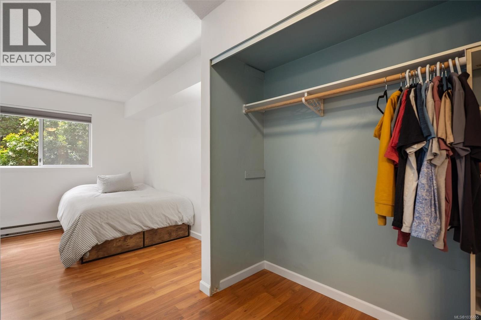 105 1055 Hillside Ave, Victoria