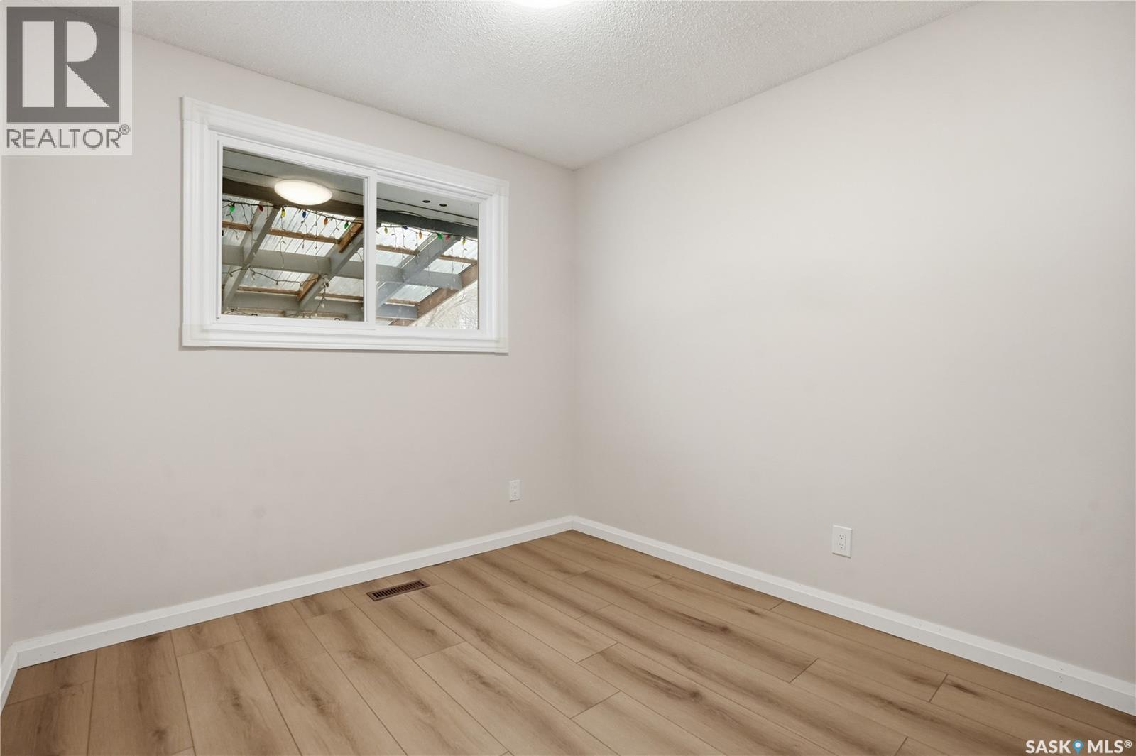 219 Nagel CRESCENT - 8