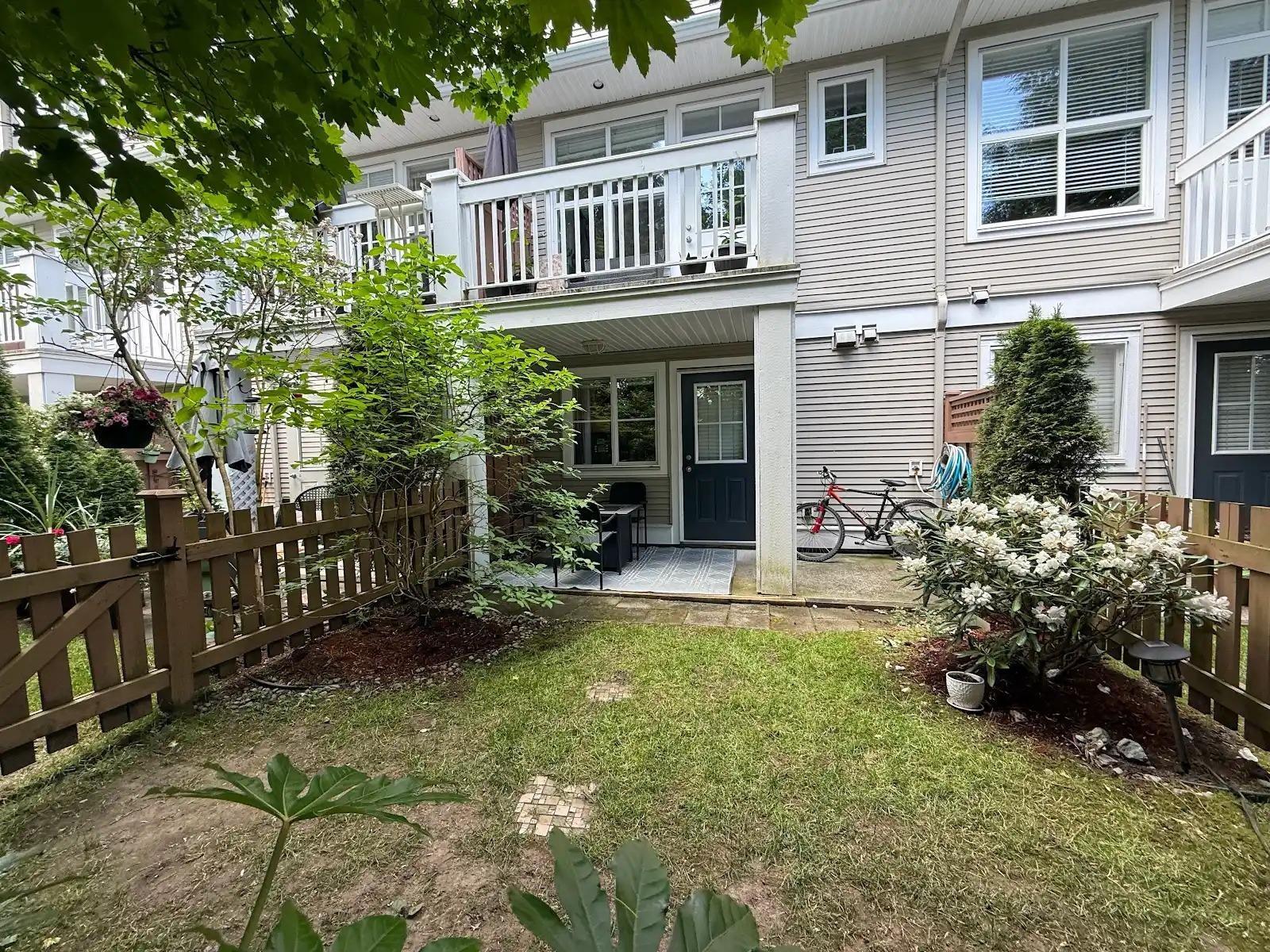33 20460 66 AVENUE, Langley