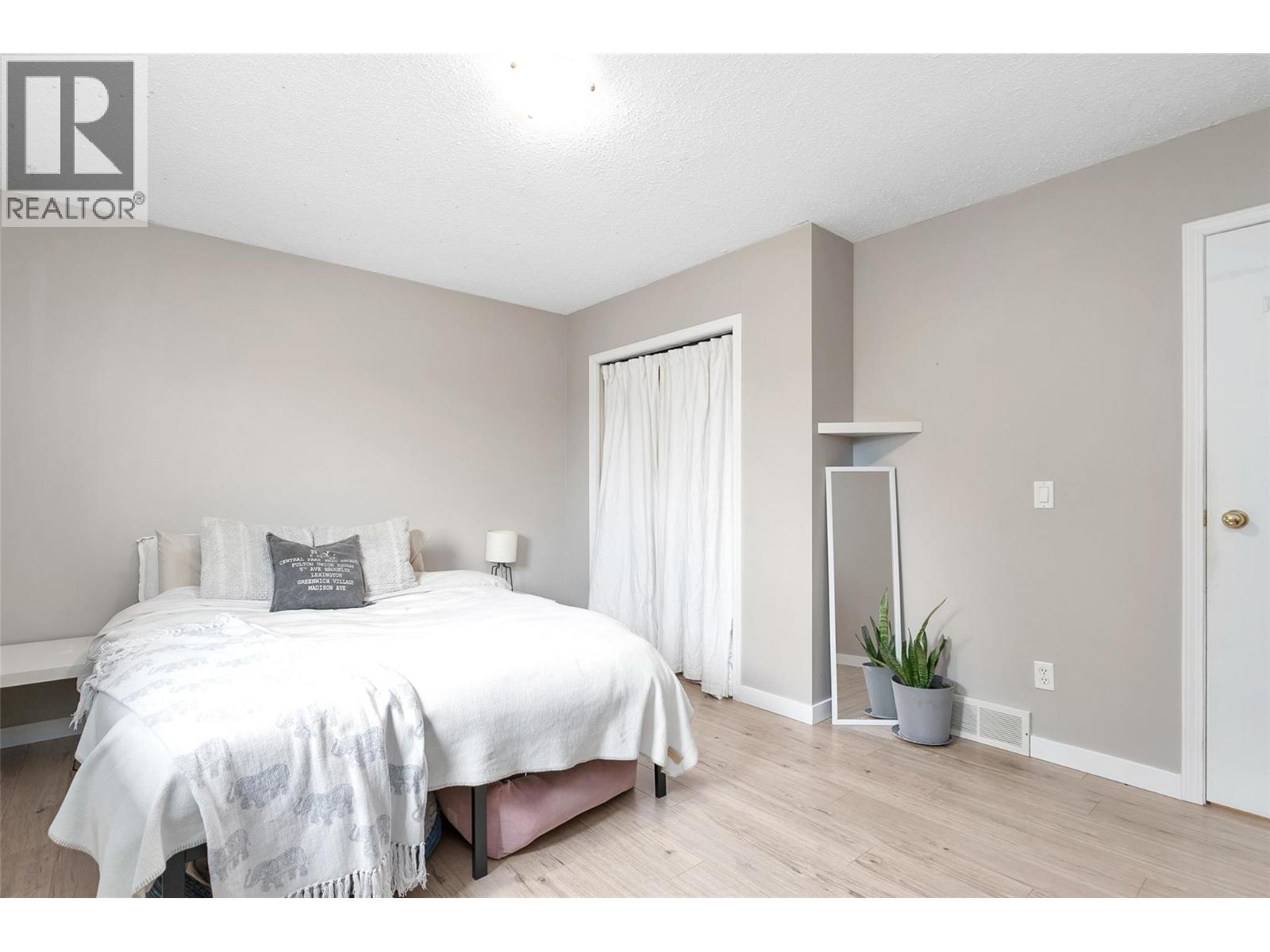 805 Camelia Road - 16
