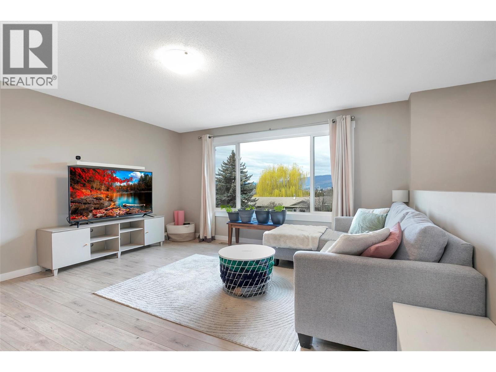 805 Camelia Road - Image 2