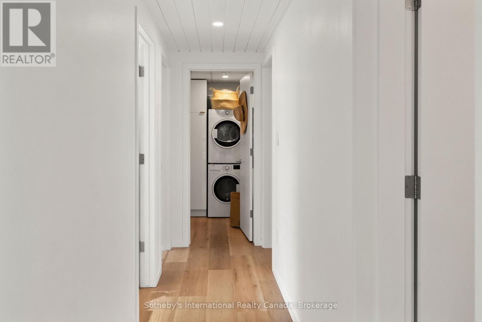 10 EUREKA STREET - 19