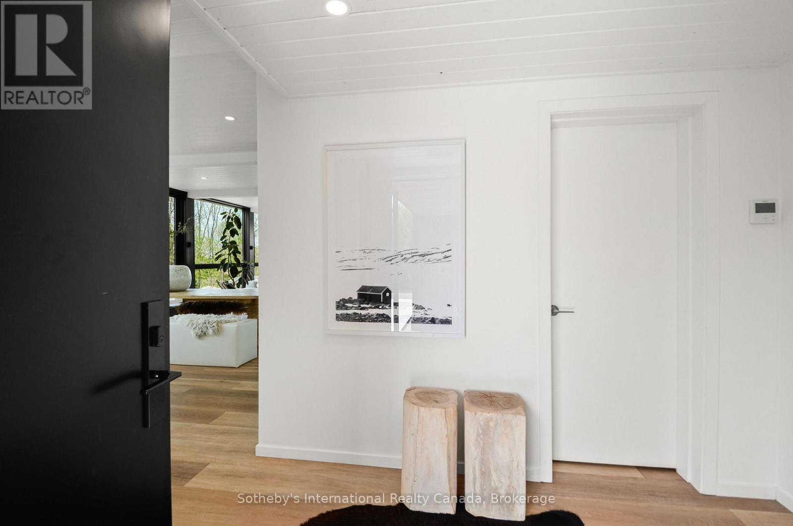 10 EUREKA STREET - 37