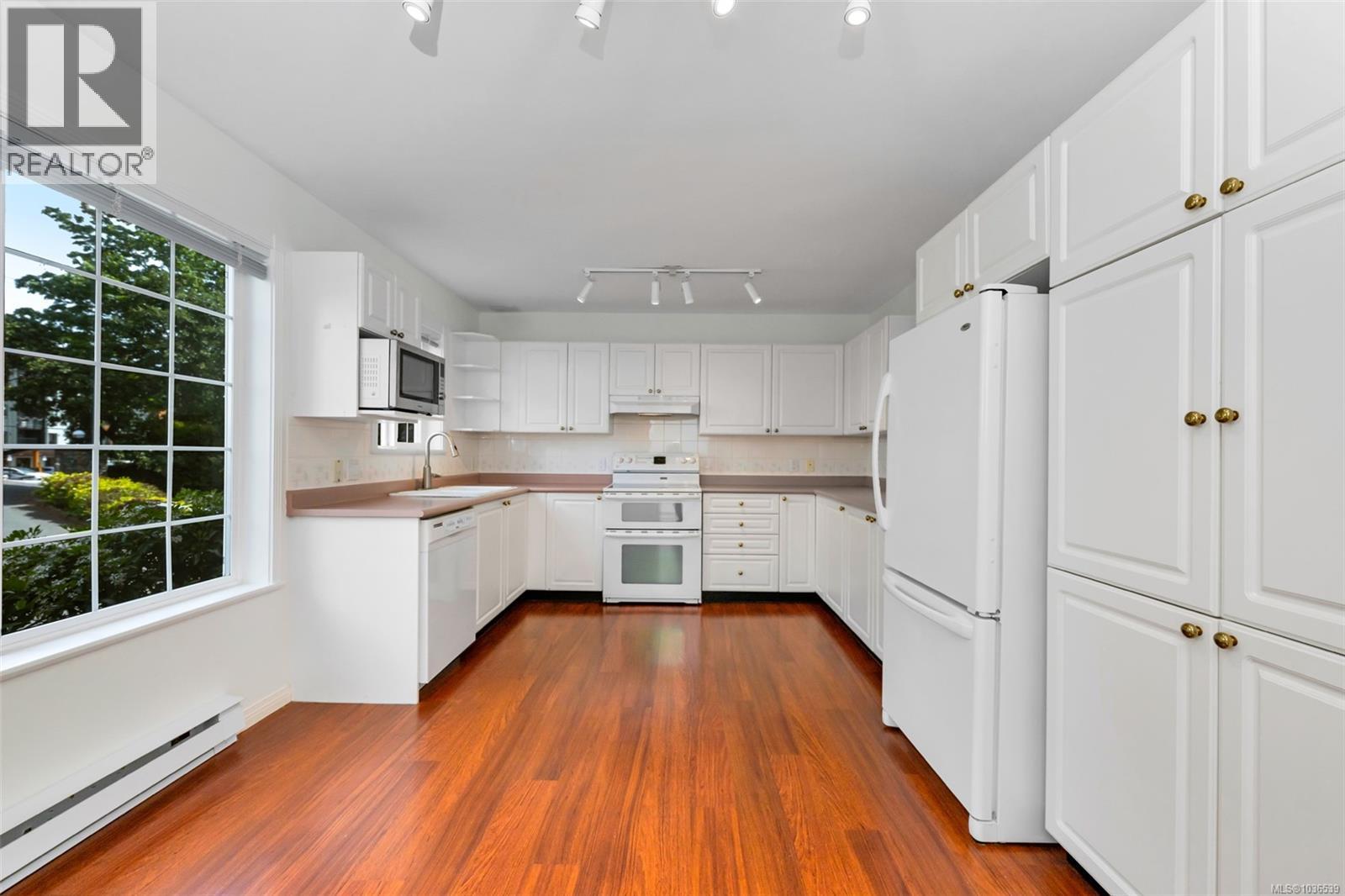 77 14 Erskine Lane, View Royal