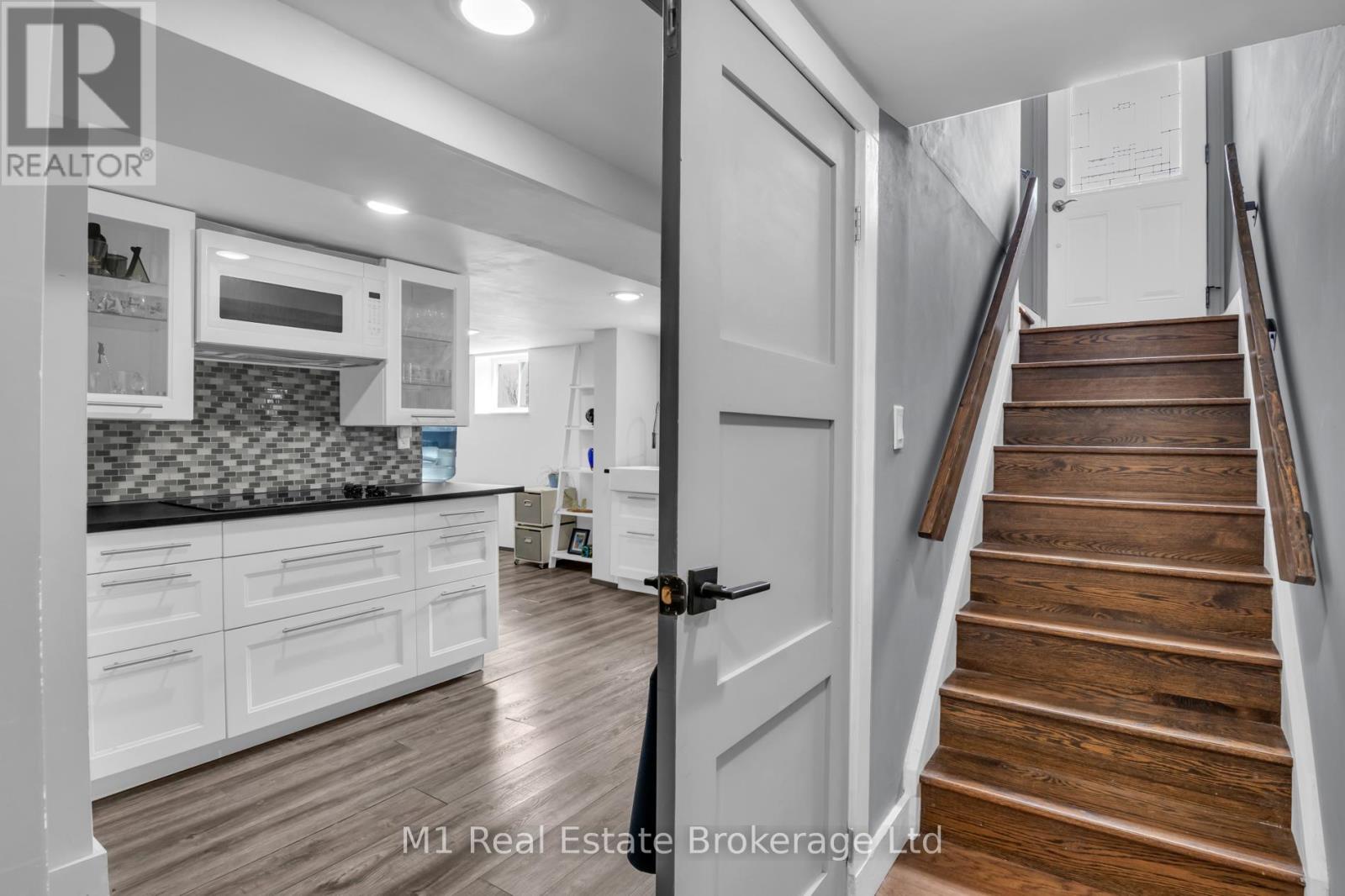 148 VICTORIA ROAD N - 22