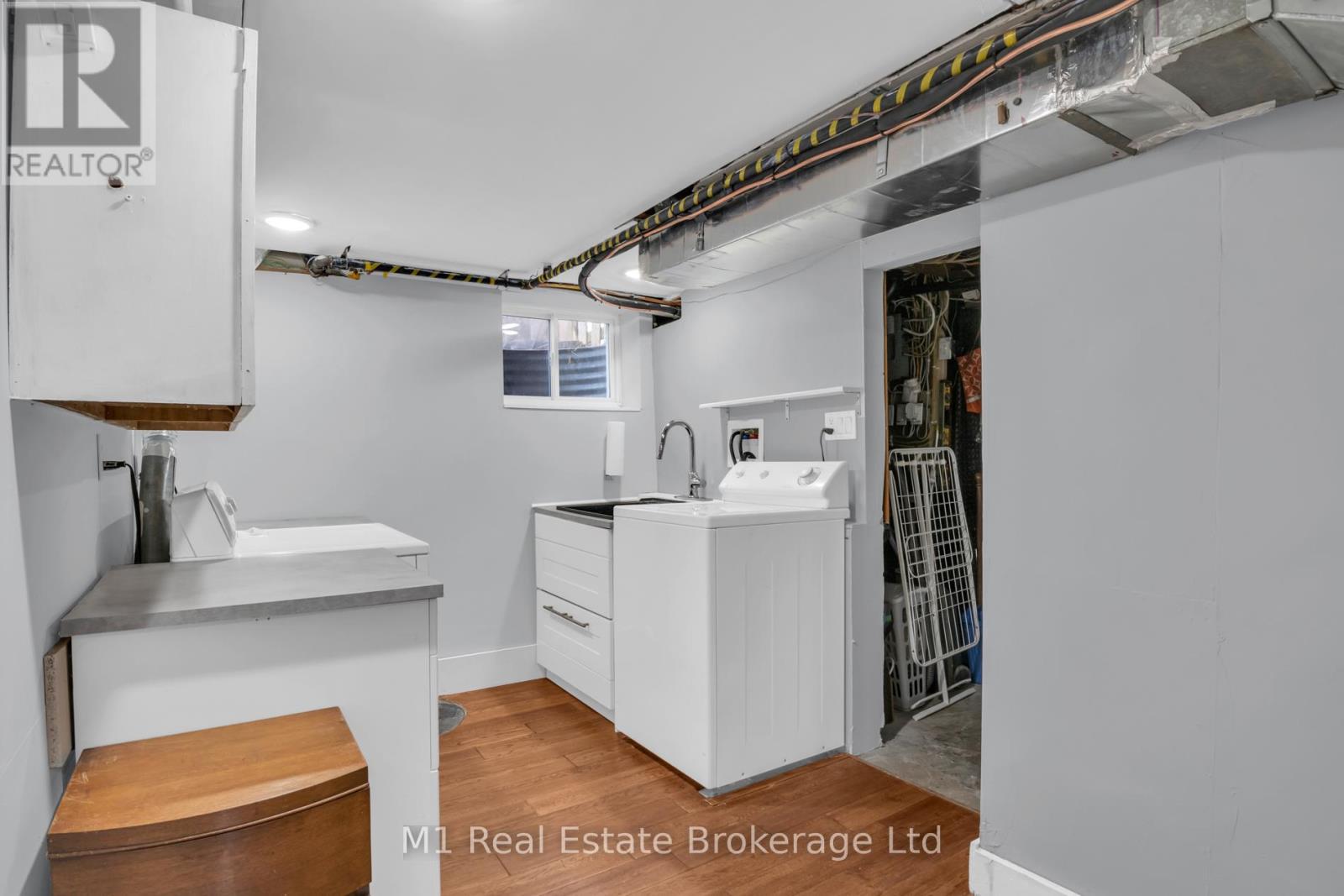 148 VICTORIA ROAD N - 29