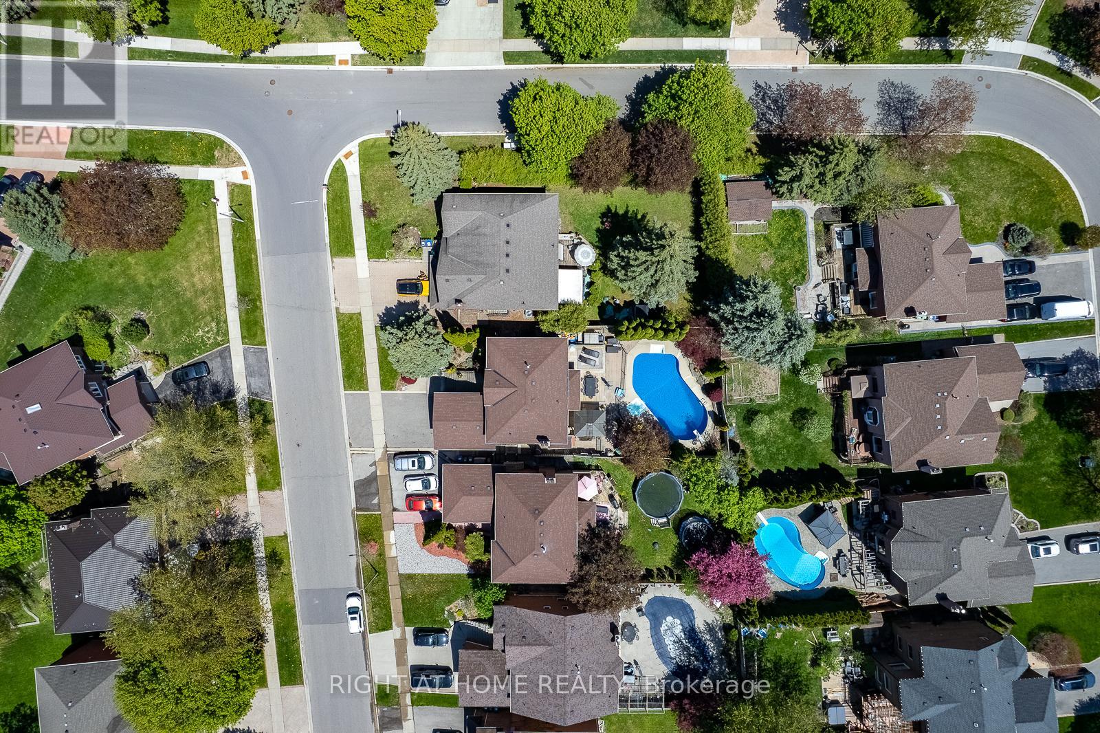 41 CHRISTIE DRIVE - 38