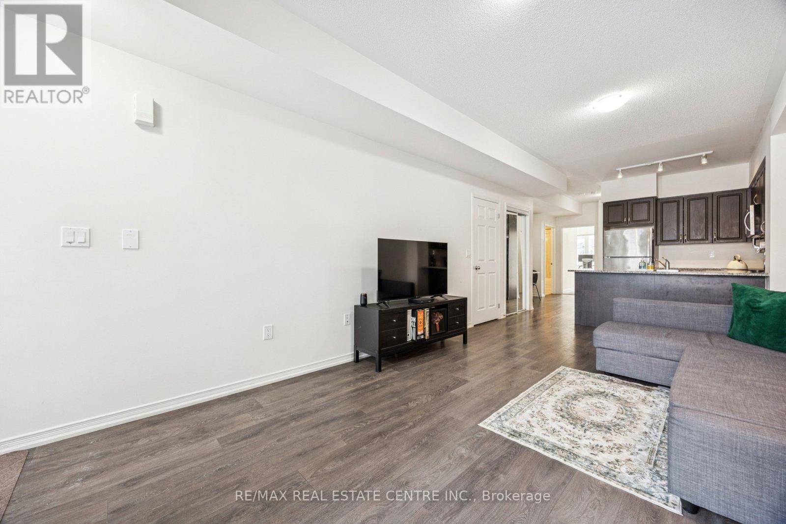 #210 8835 SHEPPARD AVENUE E - 5