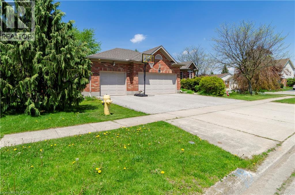 61 DEVILS CREEK Drive, Cambridge, Ontario, N1S4Y3 — Photo 6