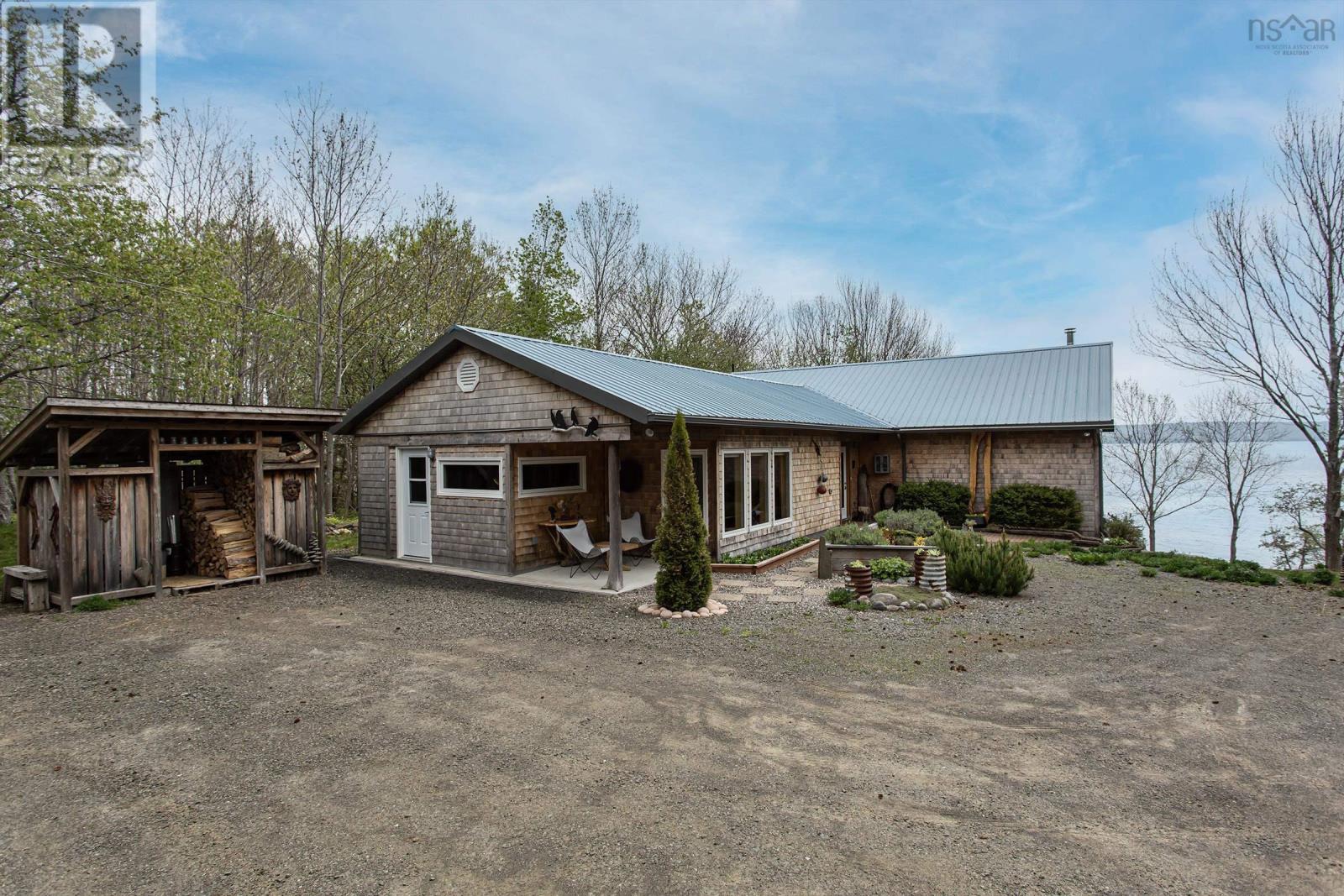 Property 21 of 46 of 2888 Granville Road