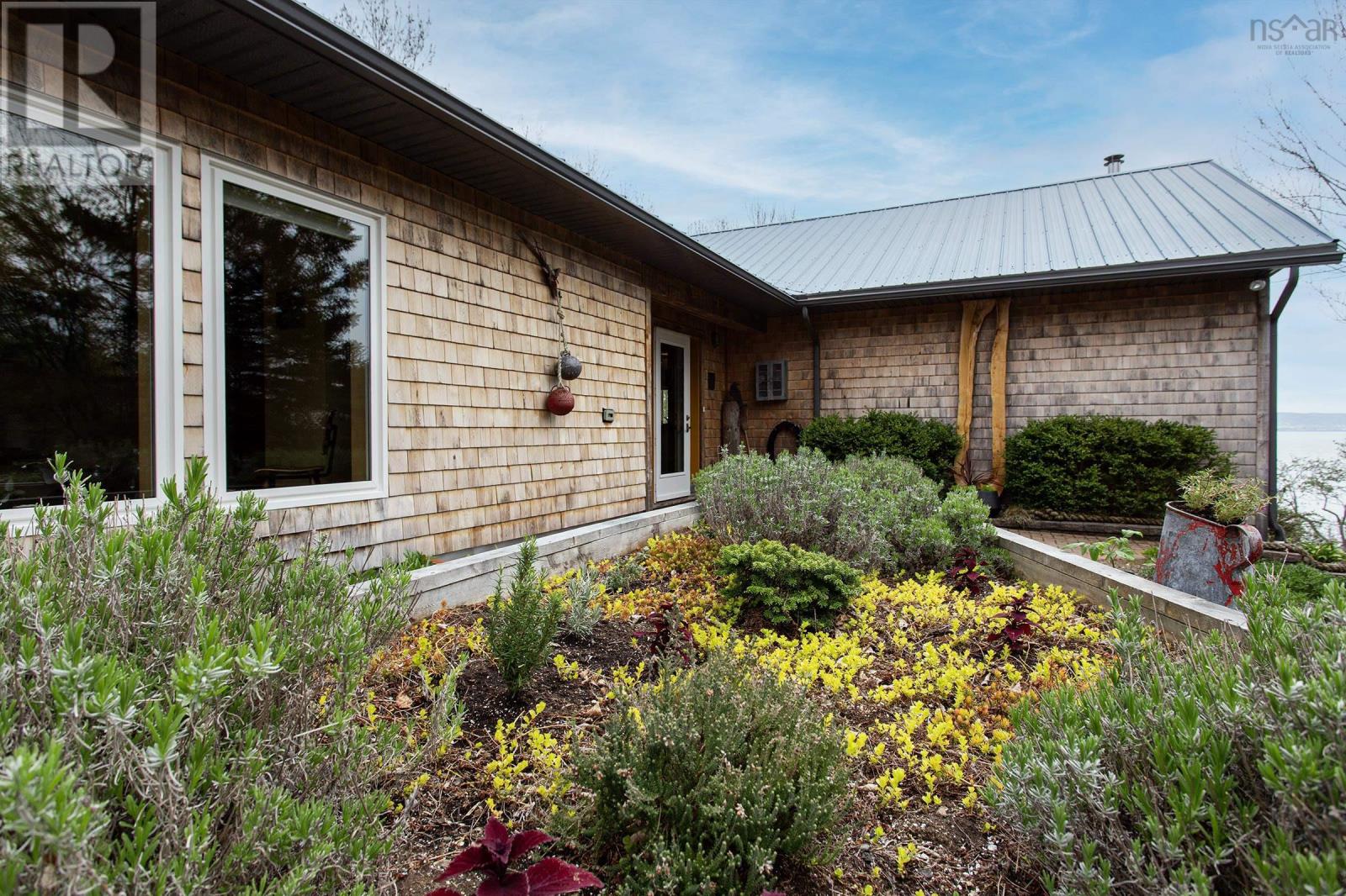 Property 28 of 46 of 2888 Granville Road
