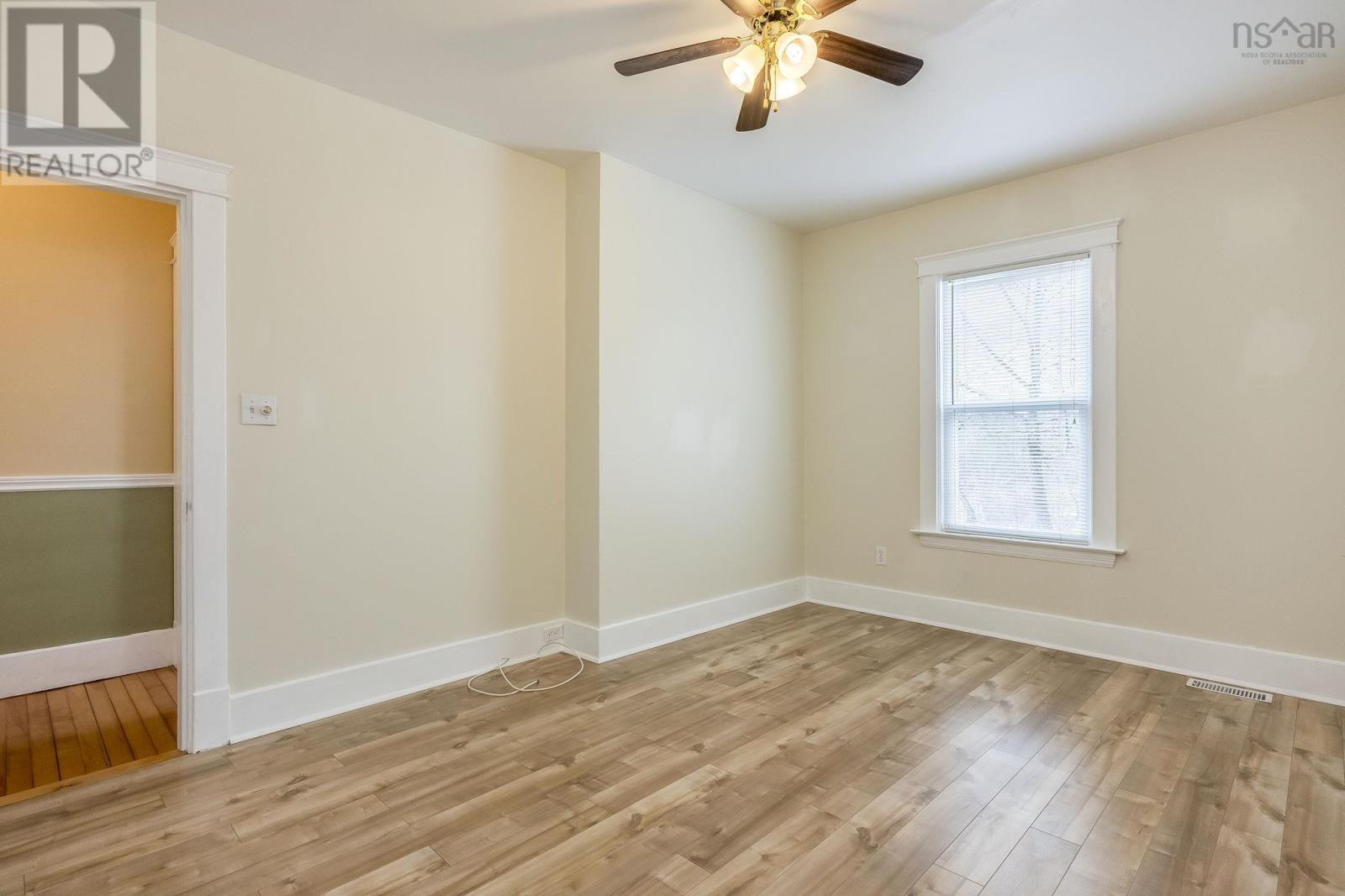 2576 1 Highway - 19