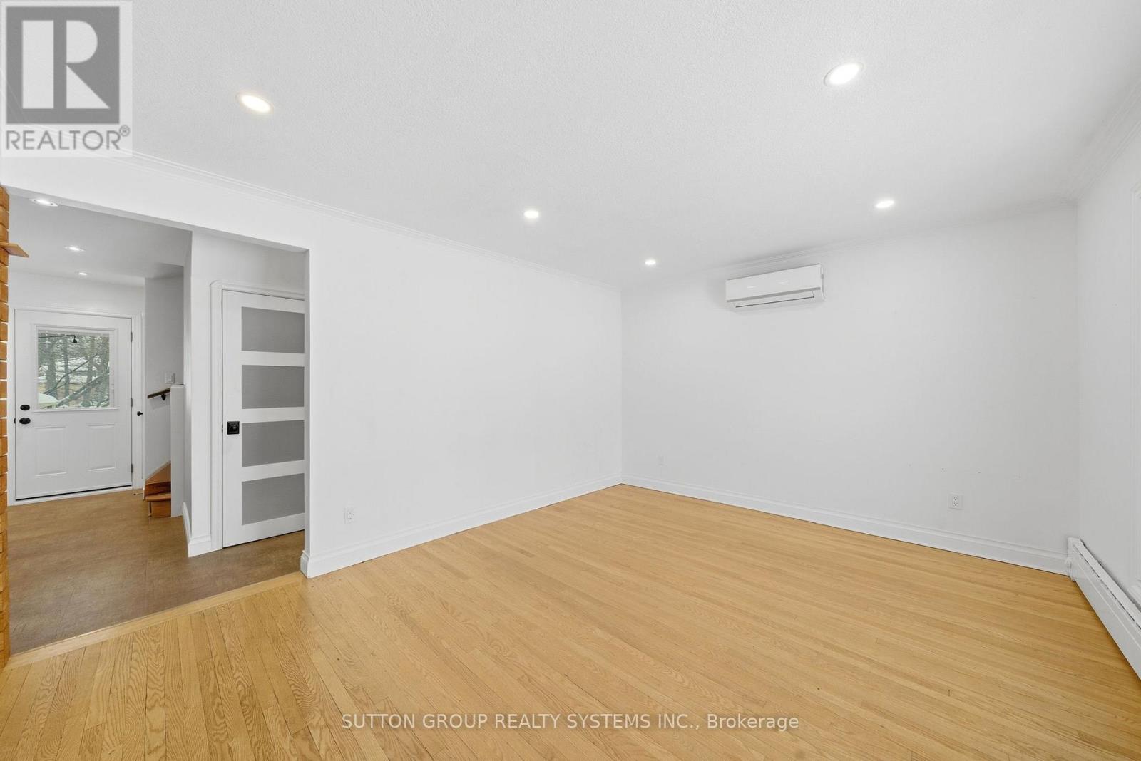 10 WILLOWHURST CRESCENT - 3