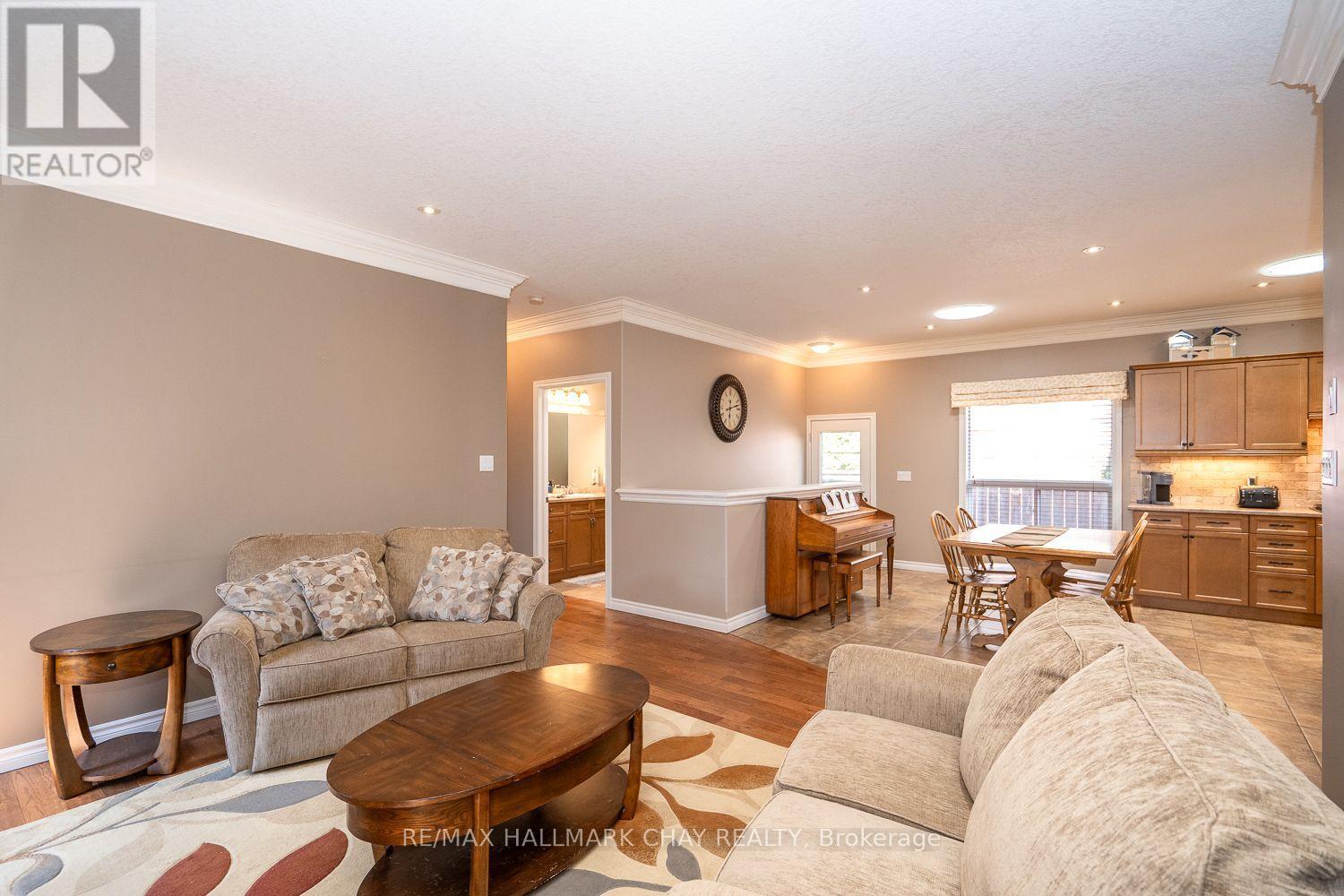 57 IRWIN CRESCENT - 13
