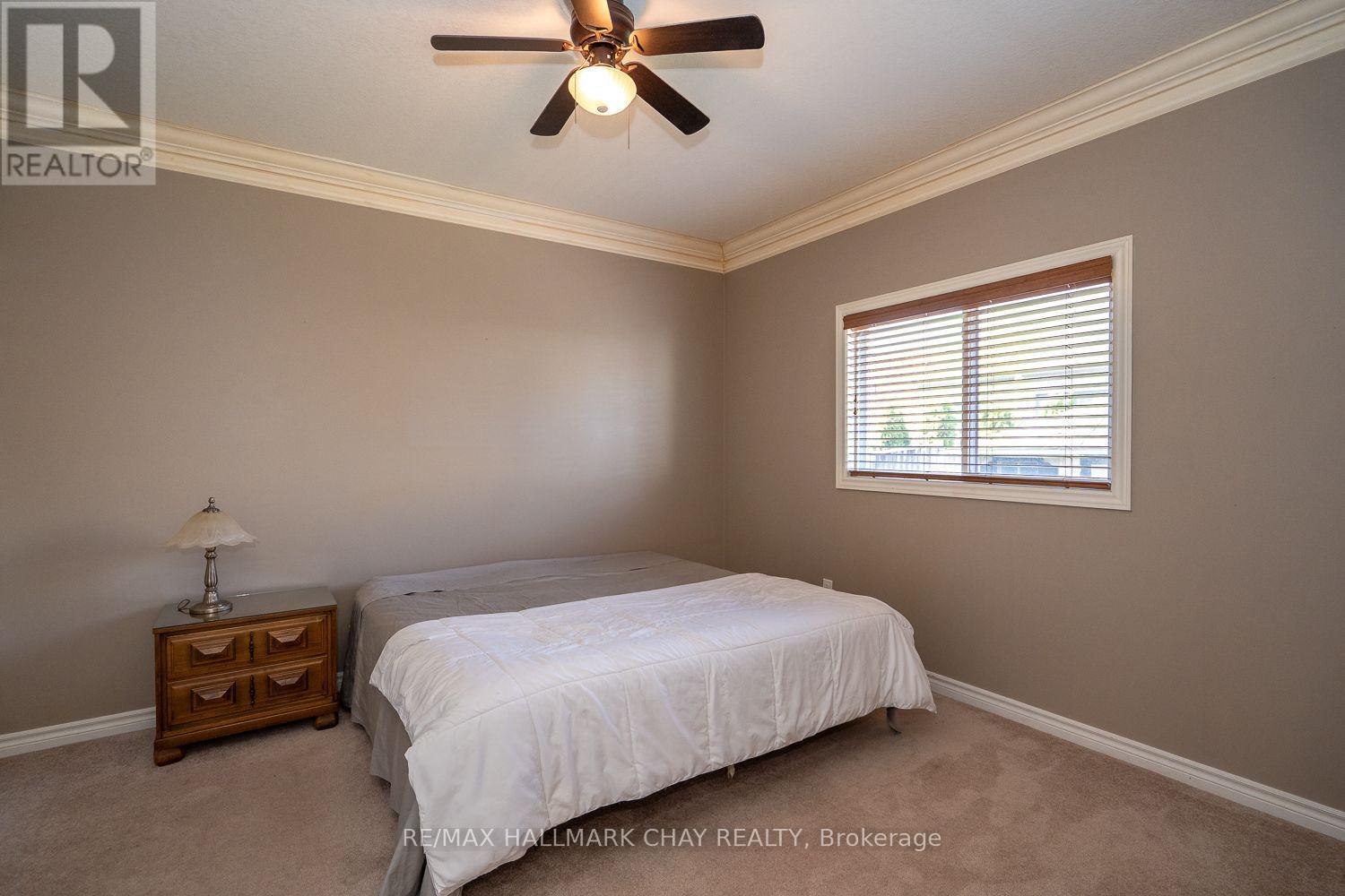 57 IRWIN CRESCENT - 14