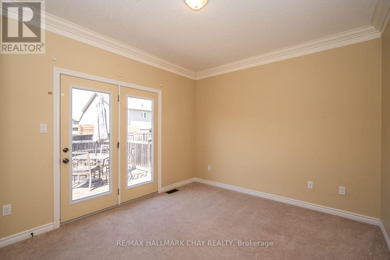 57 IRWIN CRESCENT - 17