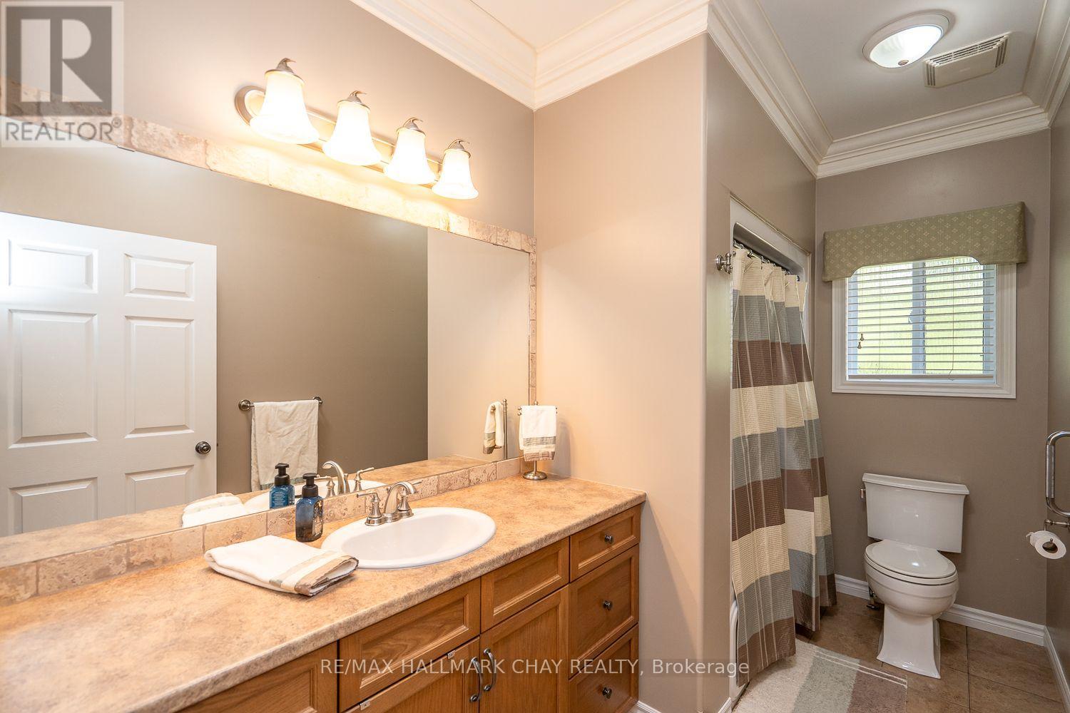 57 IRWIN CRESCENT - 19