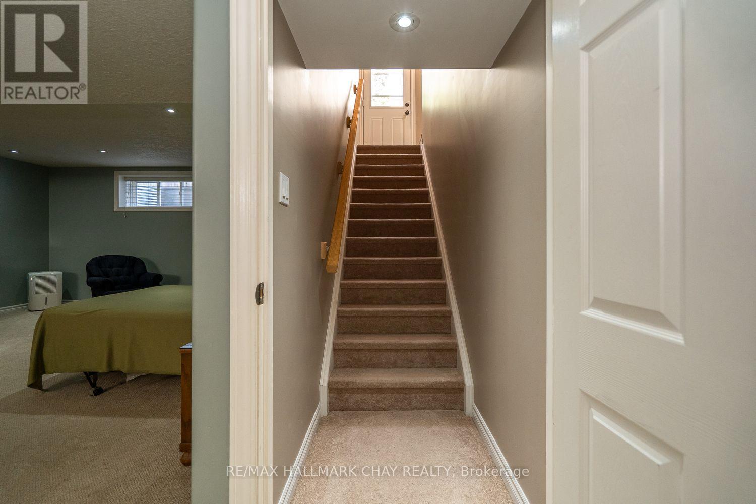 57 IRWIN CRESCENT - 20